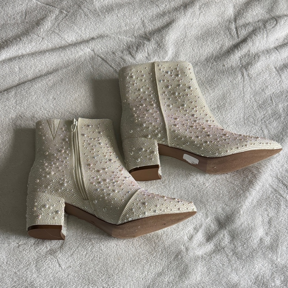 Cato Cream Textured Heeled Boots